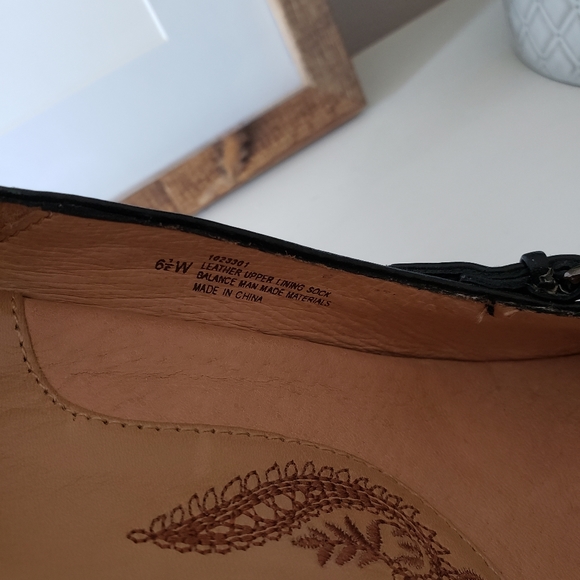 Sofft Square Toe Heels Size 6.5W - Picture 16 of 16